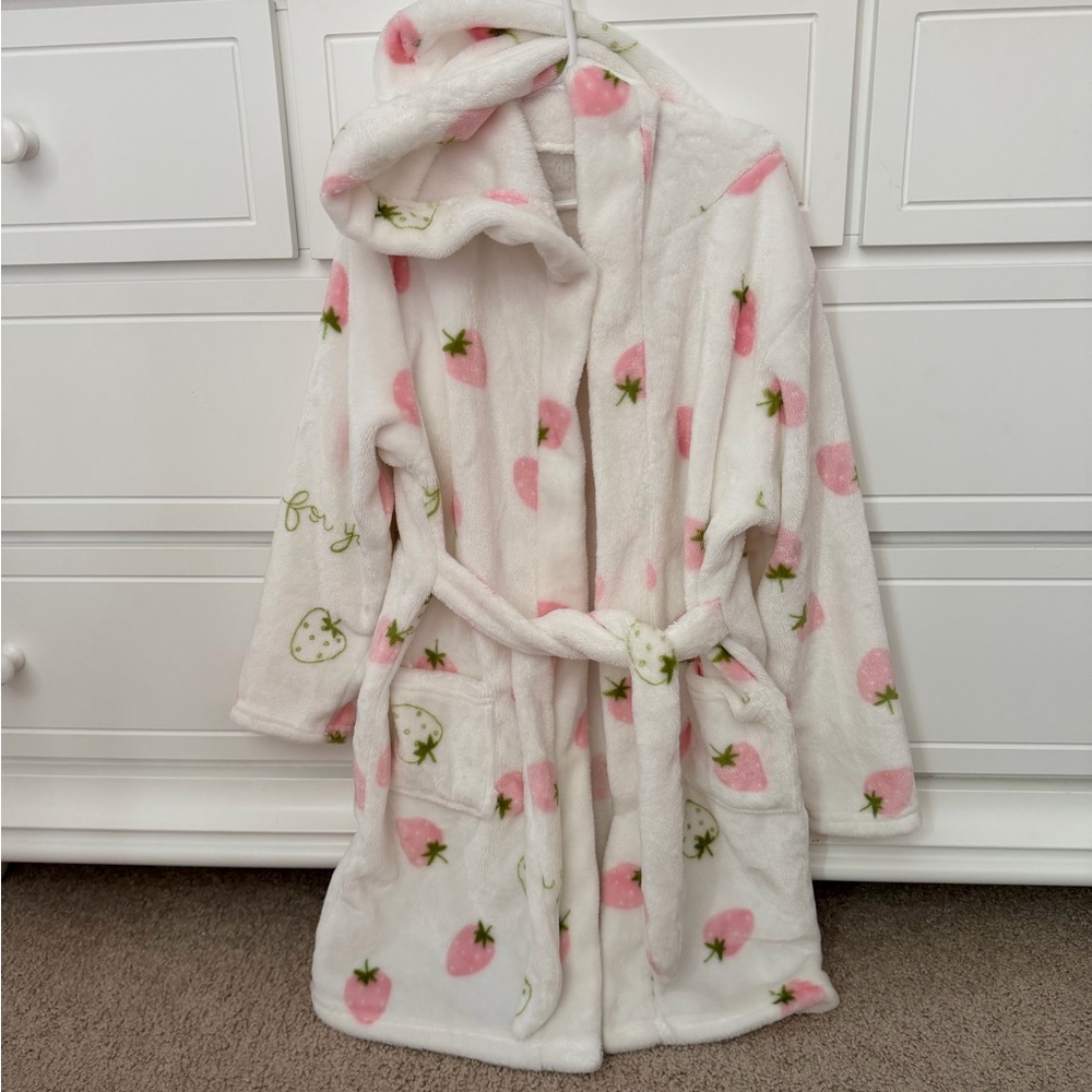 Girls pink and white fleece strawberry bathrobe robe